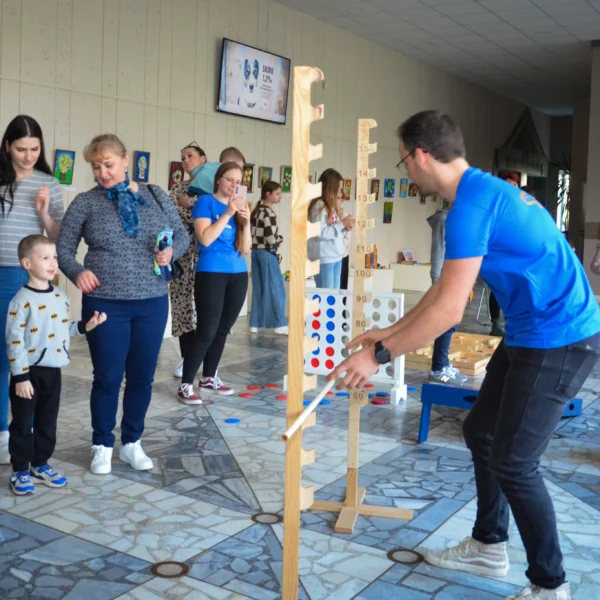 Žaidimų vedėjas prie limbo